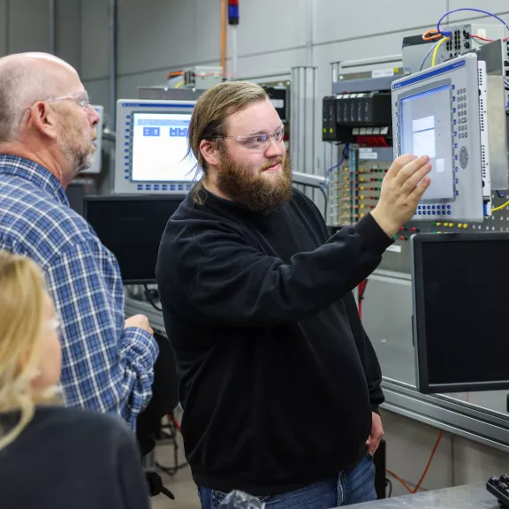 Eng Tech students in instrumentation lab